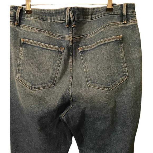 Good American Flare Leg Jeans - Picture 5 of 8